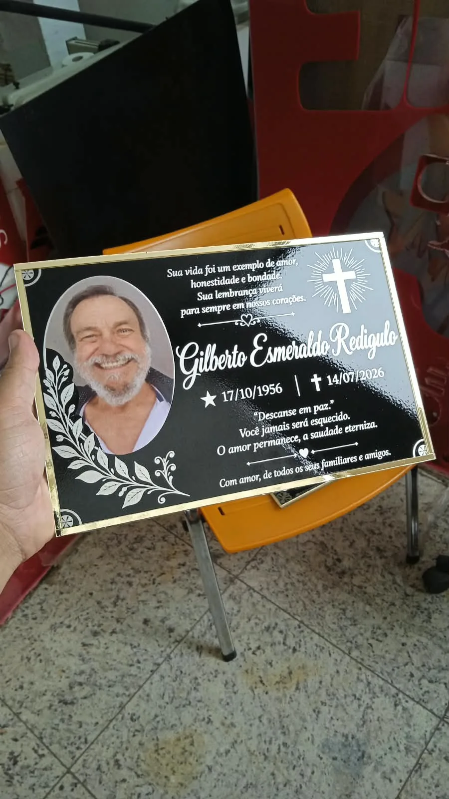 Placa de túmulo com foto, homenagem e acabamento personalizado